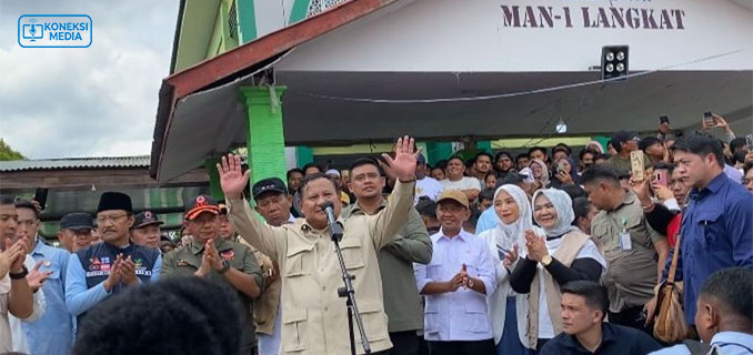 Prabowo Kenalkan Seskab Teddy di Posko Pengungsian Langkat Kini Berpangkat Letkol